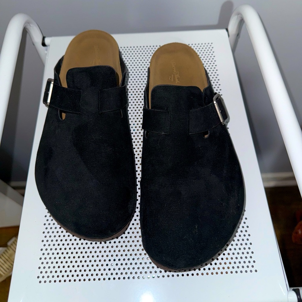 Universal Thread Clogs